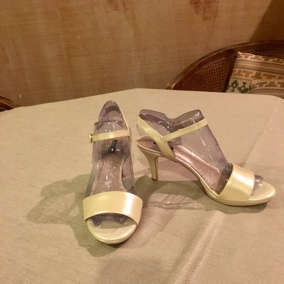 βΌοΈSOLDβΌοΈAlex Marie Leather Pumpππ΄ - Picture 3 of 10